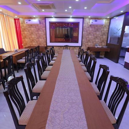 Hotel Sahib'S Red Carpet - Family & Corporate Hotel Chain 阿格拉 外观 照片