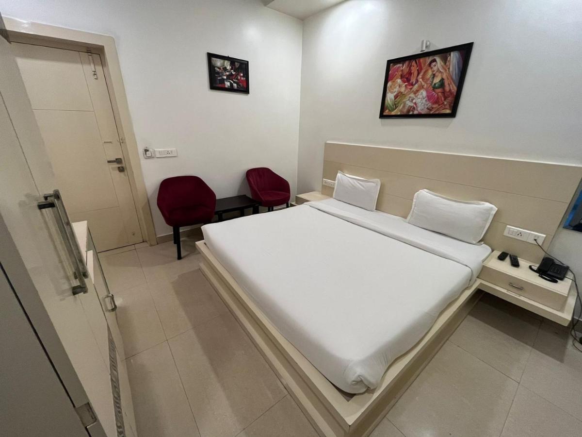 Hotel Sahib'S Red Carpet - Family & Corporate Hotel Chain 阿格拉 外观 照片