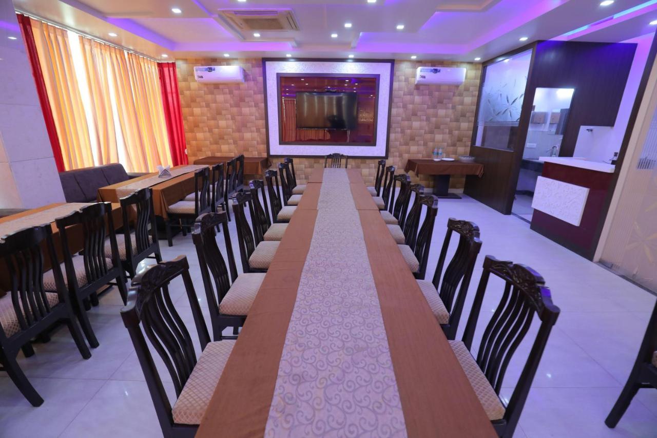 Hotel Sahib'S Red Carpet - Family & Corporate Hotel Chain 阿格拉 外观 照片