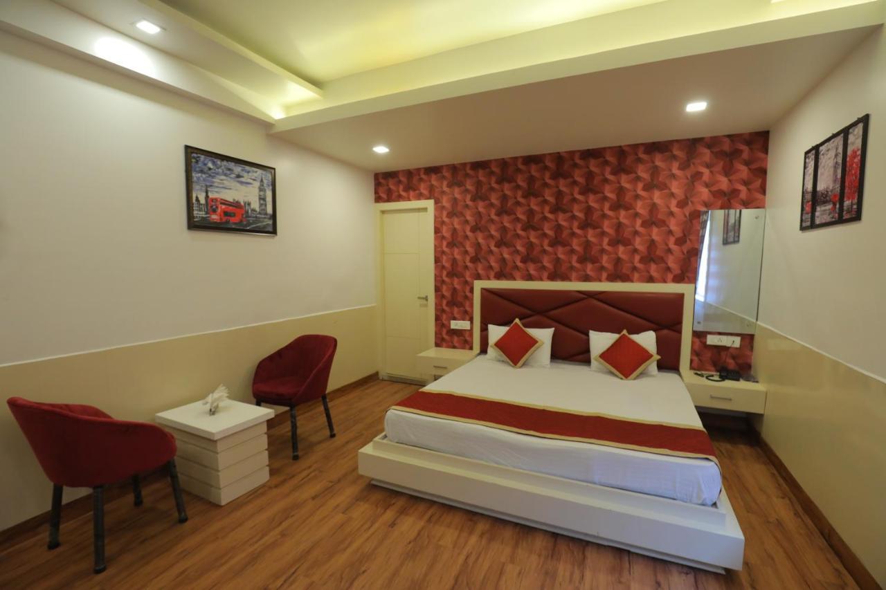 Hotel Sahib'S Red Carpet - Family & Corporate Hotel Chain 阿格拉 外观 照片