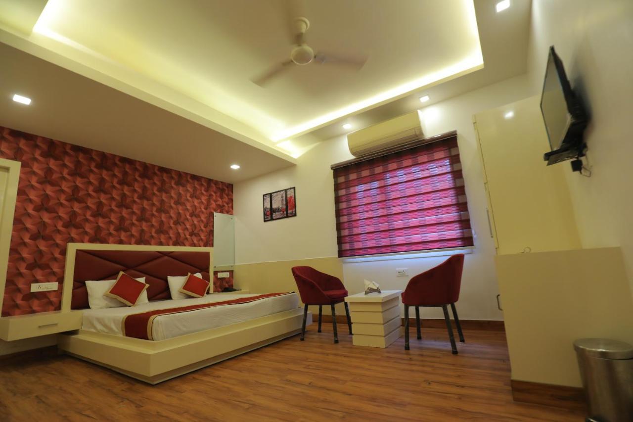 Hotel Sahib'S Red Carpet - Family & Corporate Hotel Chain 阿格拉 外观 照片