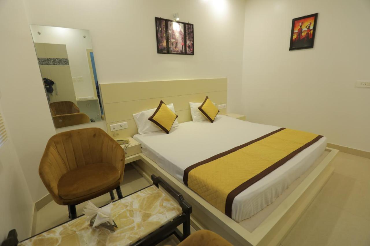 Hotel Sahib'S Red Carpet - Family & Corporate Hotel Chain 阿格拉 外观 照片
